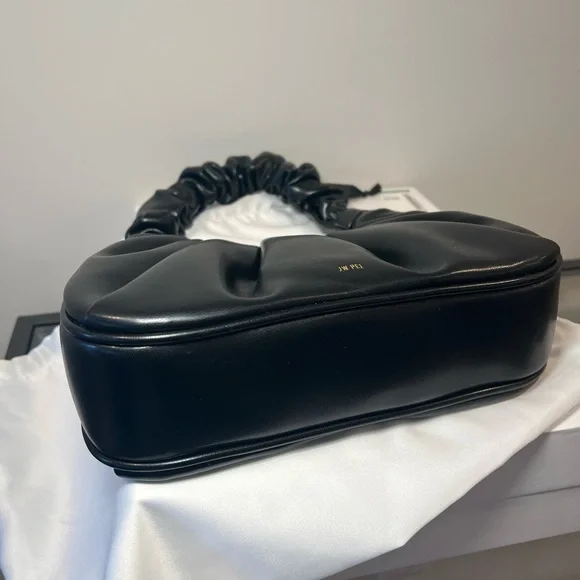 *SOLD* JW PEI Gabbi Bag - Picture 3 of 5